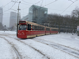 afbeelding tram in de sneeuw