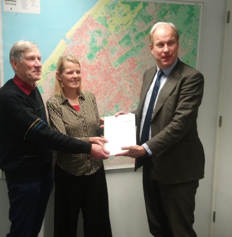 Wethouder ontvangt advies Handboek Openbare Ruimte